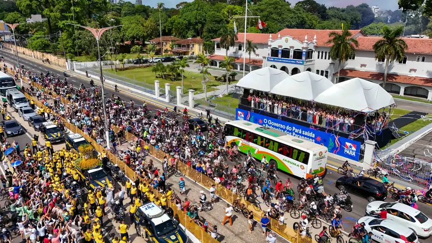 Galeria: Traslado - Passagem da santa em frente ao Palácio dos Despachos - Círio 2025